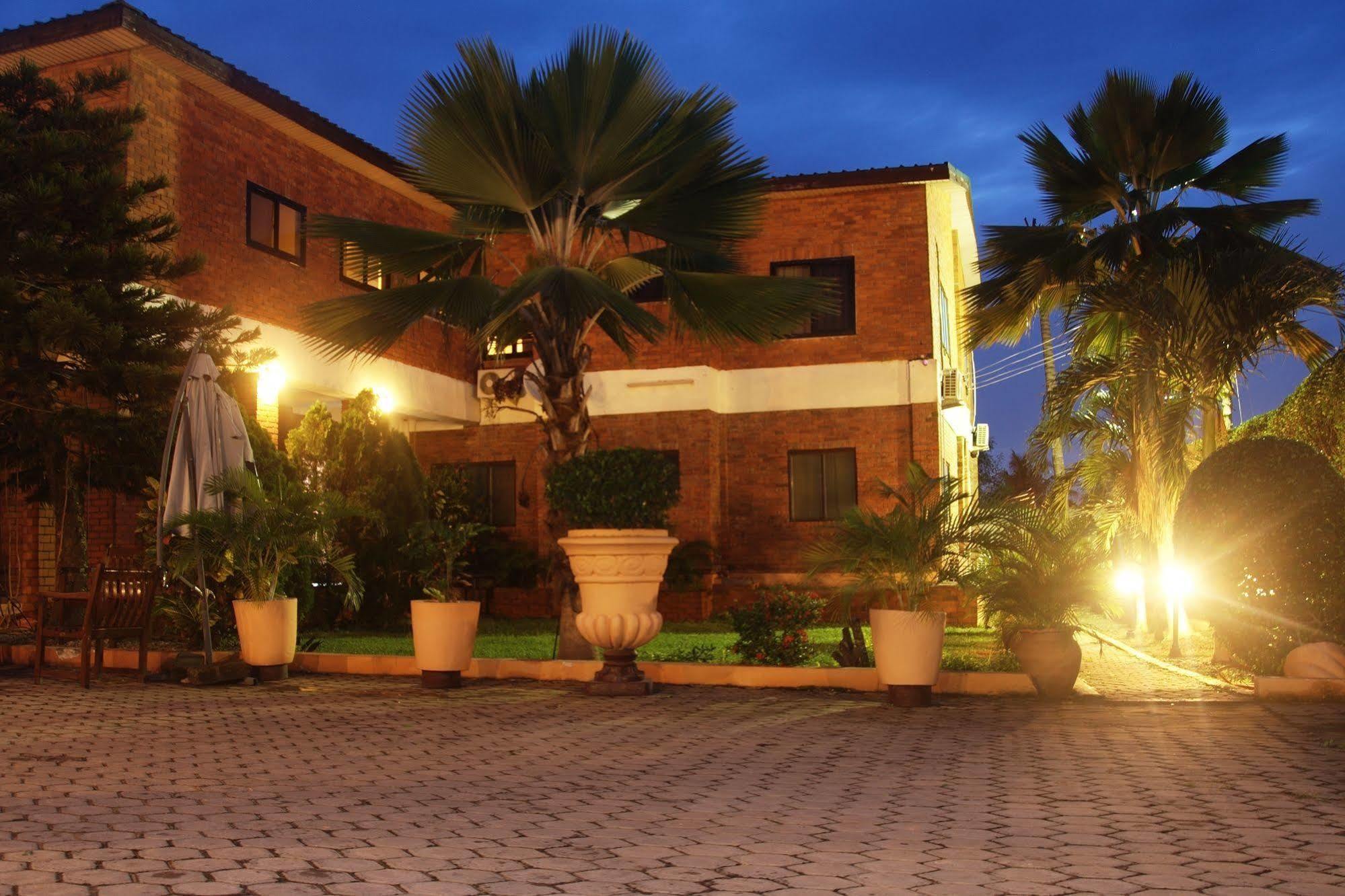 Joy Family Lodge Amasaman المظهر الخارجي الصورة