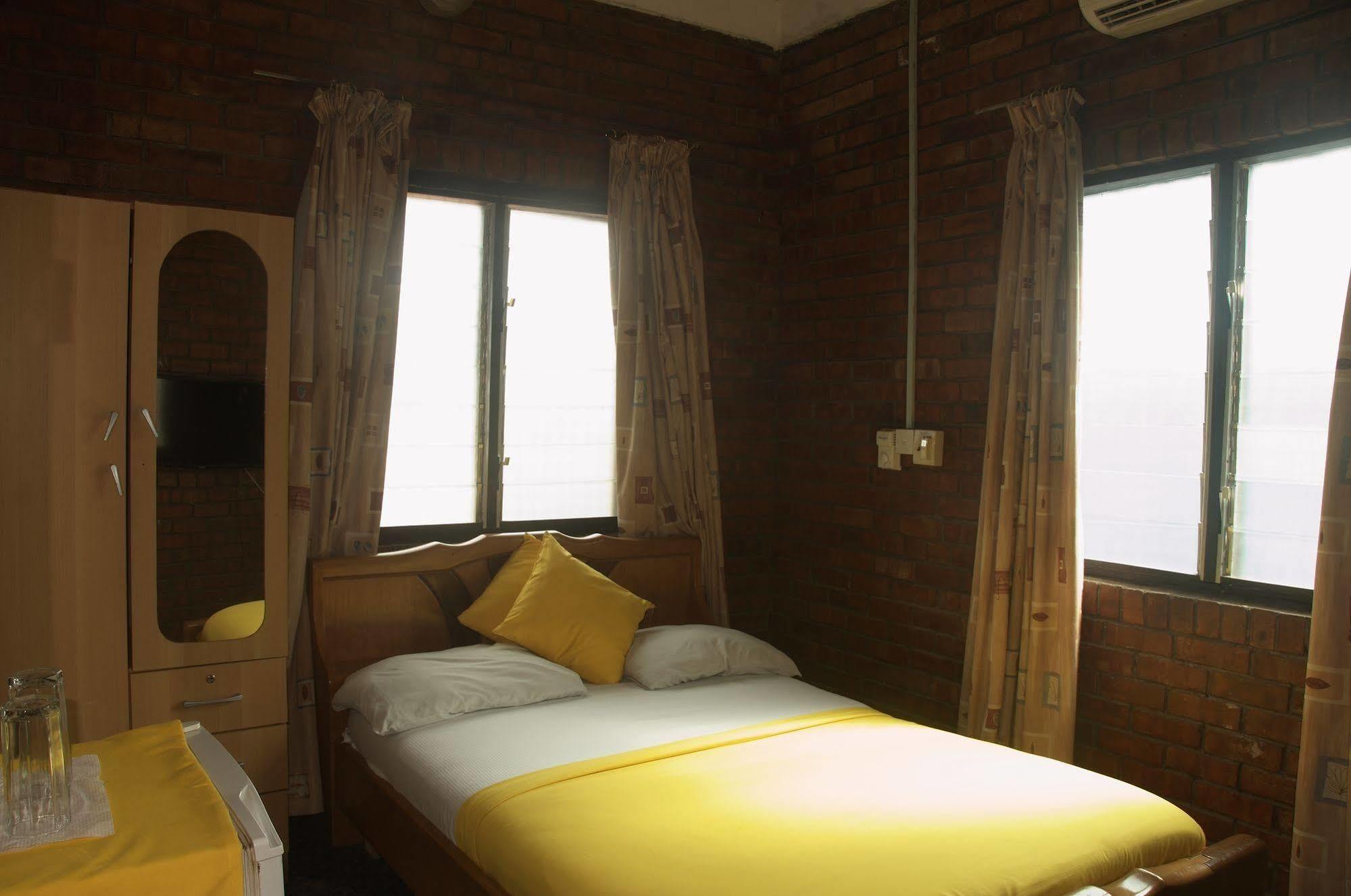 Joy Family Lodge Amasaman المظهر الخارجي الصورة
